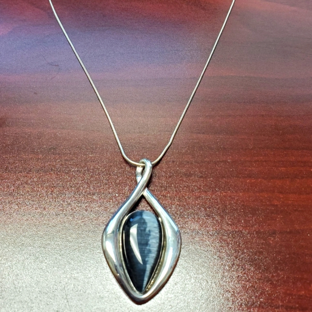 Women's statement necklace